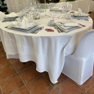 Location  Nappe240x240 cm pour table diamètre 180 cm